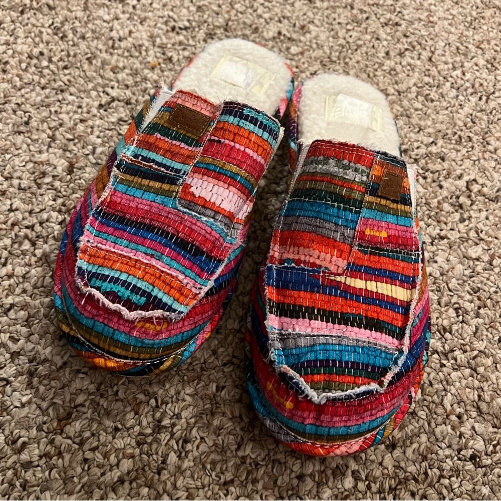 Blow fish slip ons